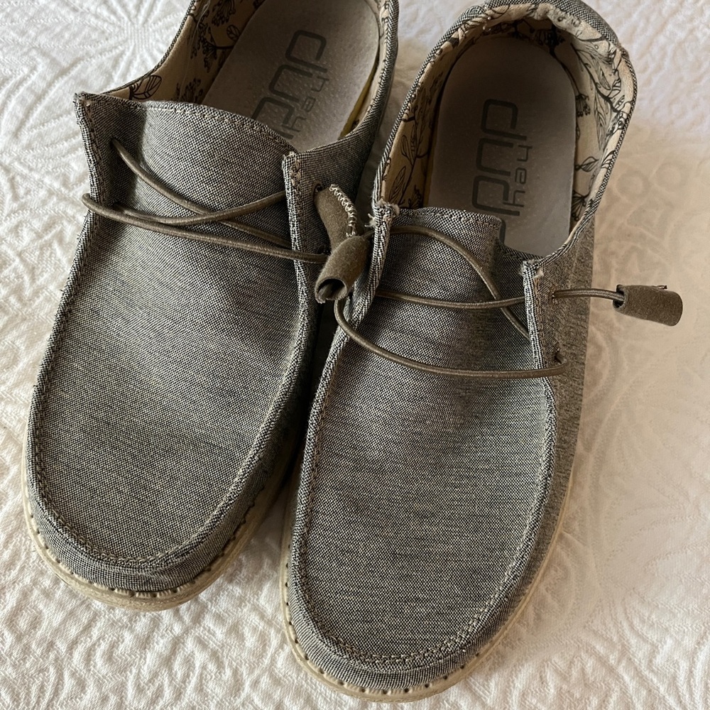 Womens Hey Dudes, Size 9